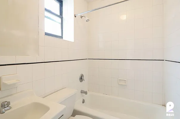 Rented by REZI | media 6