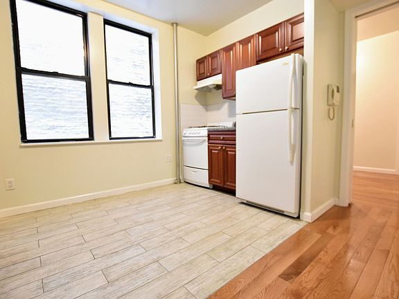 2nd image of 2849 34th St APT 3