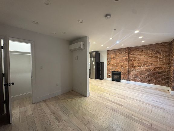 2nd image of 253 Jefferson Ave APT 1