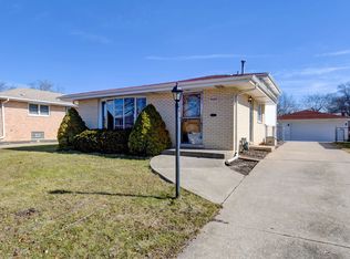 9025 S Meade Ave, Oak Lawn, IL 60453