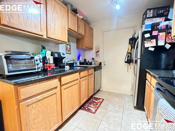 49 Village Brook Ln APT 5, Natick, MA 01760