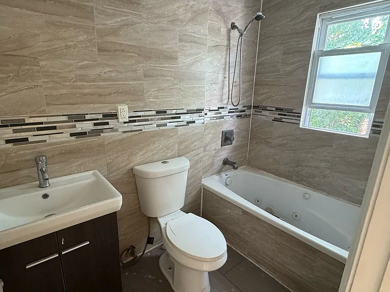 14-18 Gipson St #2 — Photo 5