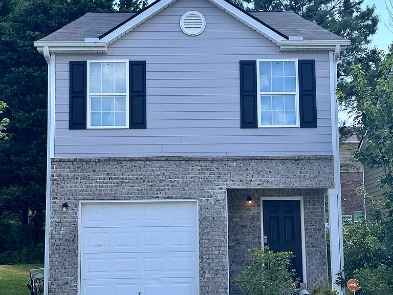 2132 Belmont Cir — Photo 1
