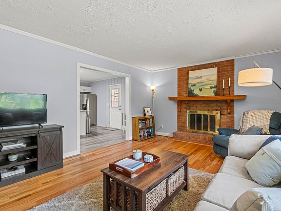 3rd image of 4010 Beverly Dr