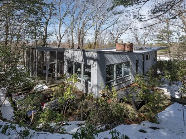 58 Hill St, Lexington, MA 02421