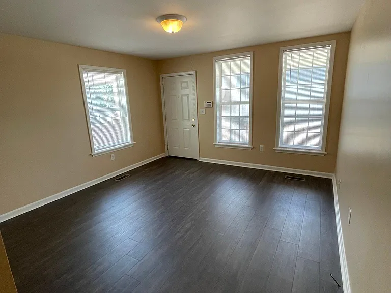 710 Finzer St — Photo 5