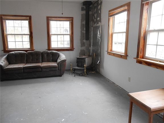 3rd image of 120 Walnut Rdg