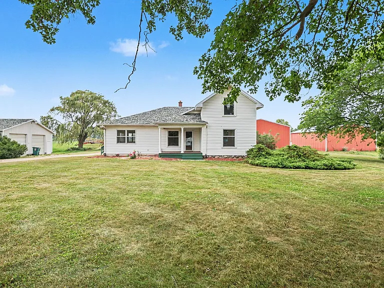 5050 Maple Grove Rd — Photo 2