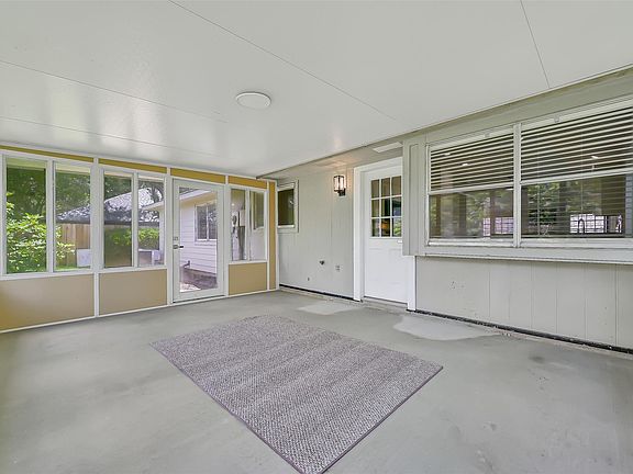 5th image of 3236 Lee Cir