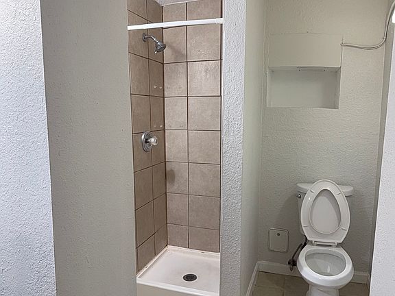5th image of 4930 Auburn Dr #A