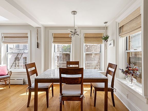 4th image of 104 Bedford St