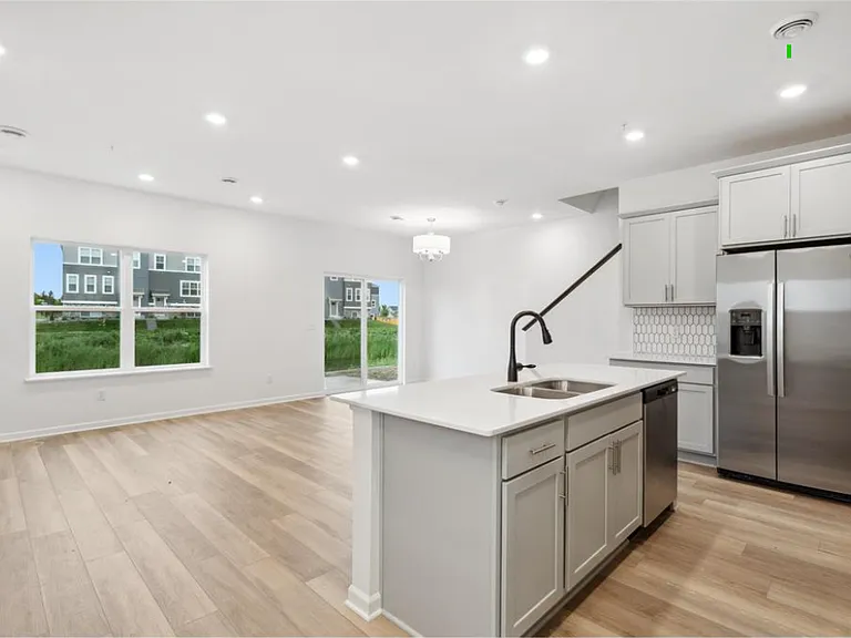 13644 Busch Ln — Photo 2