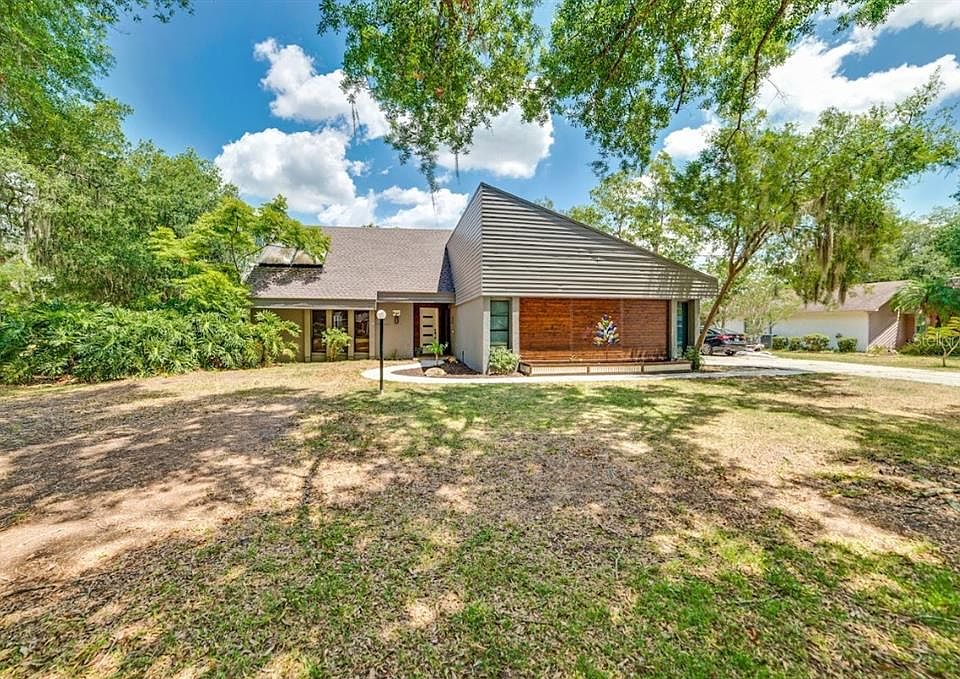 1st image of 75 Country Club Ln