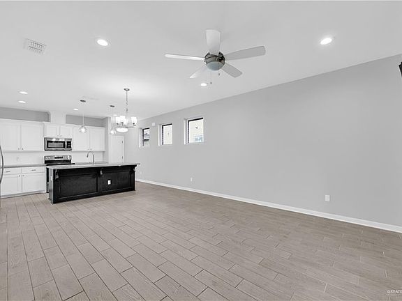 5th image of 409 S Tecate Dr