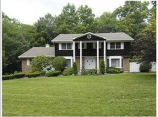 6 Perth Ct, West Nyack, NY 10994