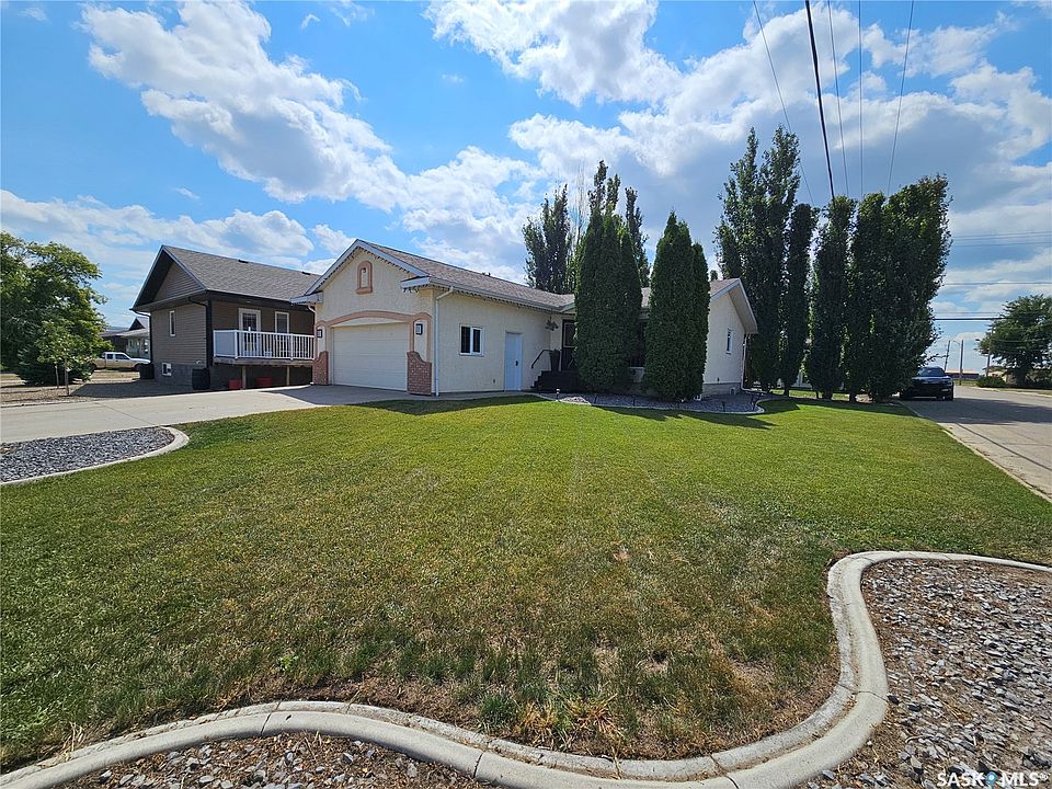 1st image of 296 2nd Avenue W