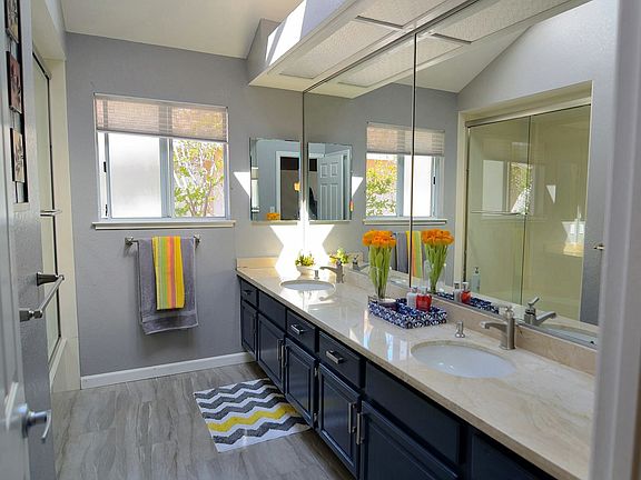 Upstairs hallway bath