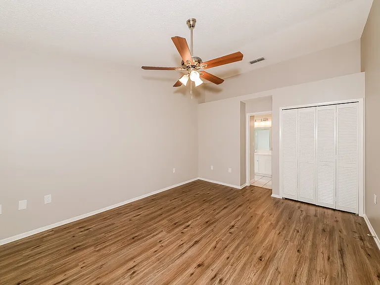 605 45th St E — Photo 11