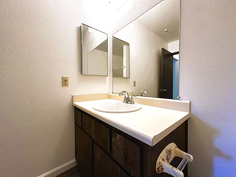 1358 Parkway Dr — Photo 10