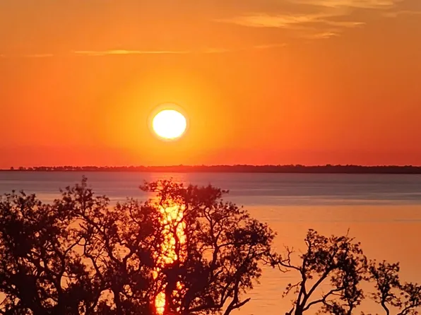 801 SE Avenue F, Carrabelle, FL 32322