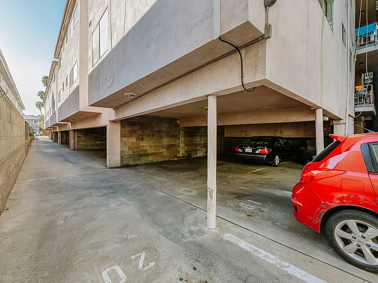 1808 N Harvard Blvd — Photo 16