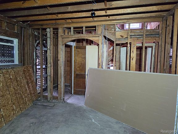 5th image of 4328 Tyler St