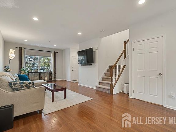 5th image of 111 Blossom Cir