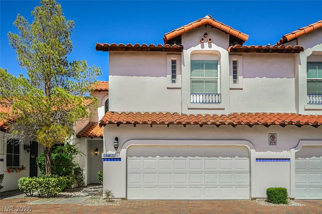 3 bed, 2.5 bath, 1611 sqft, $2,100 — Photo 3
