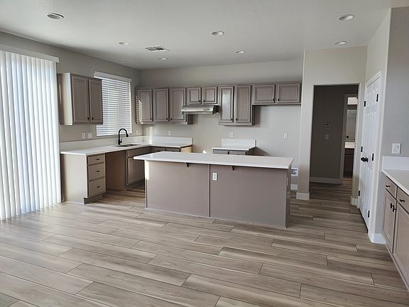 4th image of 7426 Hunting Lodge Ave