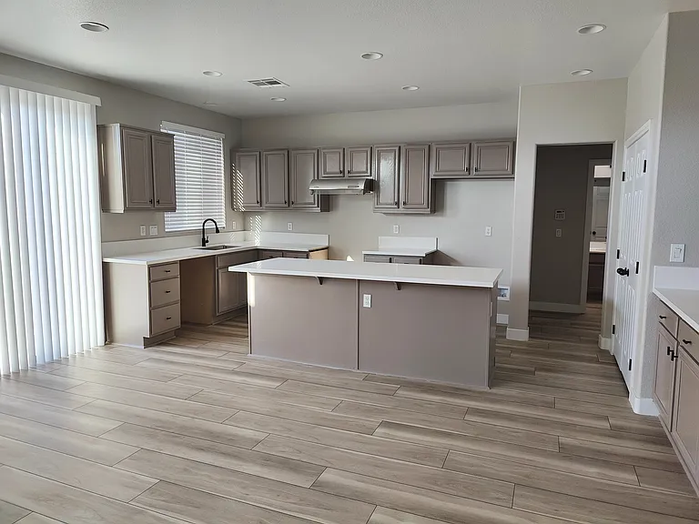 7426 Hunting Lodge Ave — Photo 4