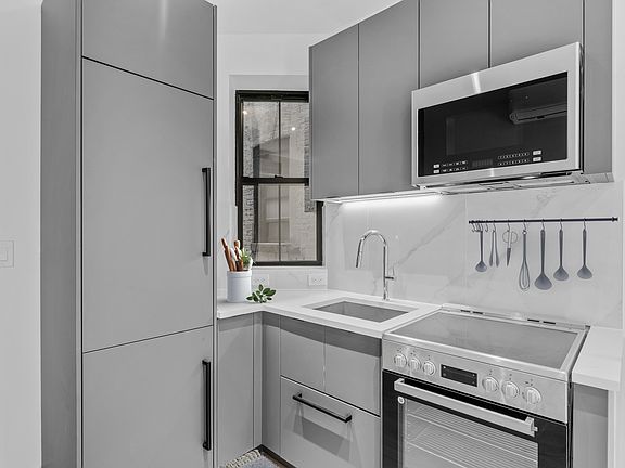 5th image of 338 W 49th St #3C