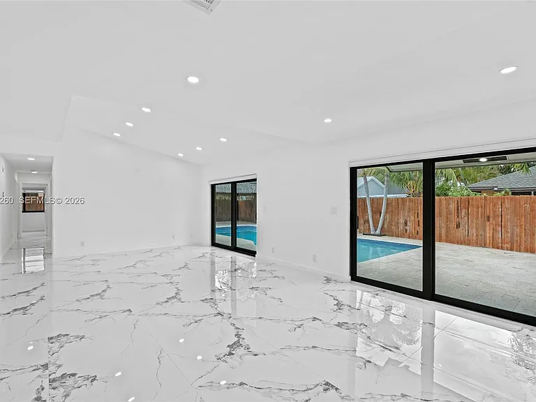 732 SW 95th Ter — Photo 12