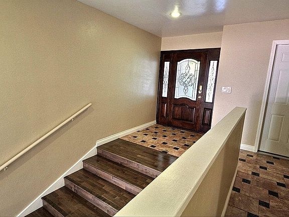 4th image of 6414 Edmonton Ave