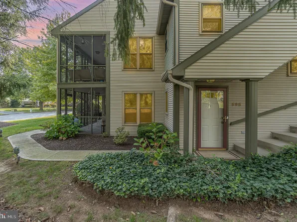 595 Roslaire Dr, Hummelstown, PA 17036