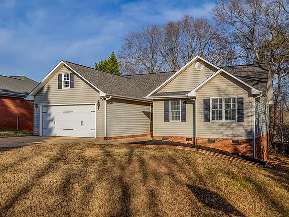 3rd image of 353 Worthington Cir
