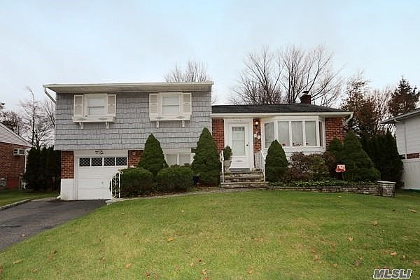 1st image of 34 Pickwick Dr N