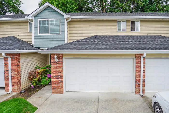 3 bed, 2.5 bath, 1710 sqft, $2,495 — Photo 2