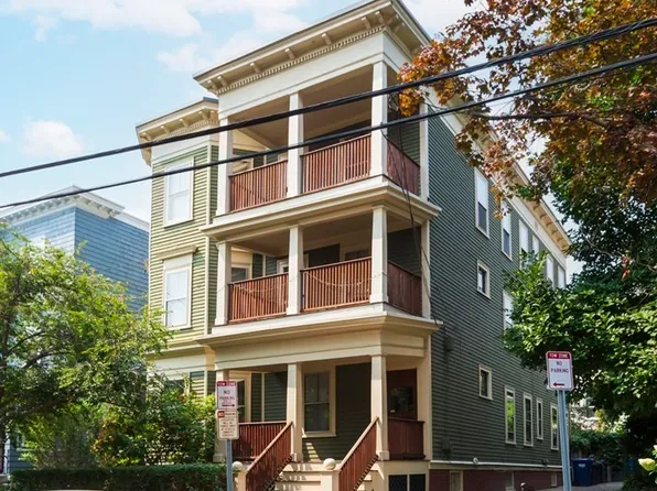 119 Antrim St #3, Cambridge, MA 02139