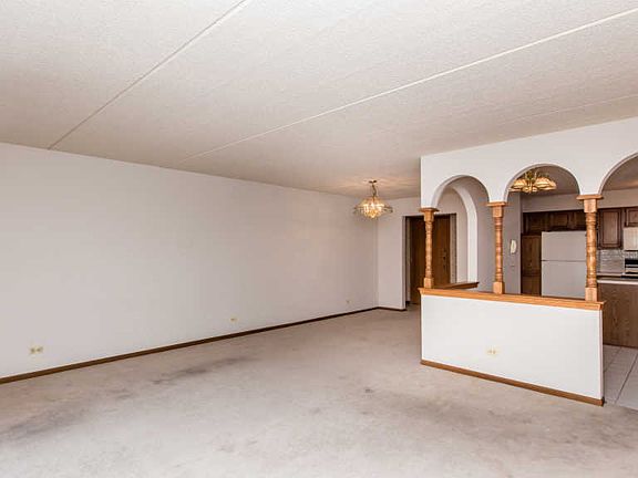 5th image of 6400 W Belle Plaine Ave APT 402