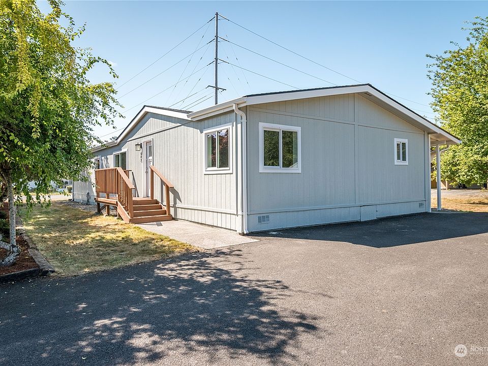 1st image of 402 SE Lakewood Court