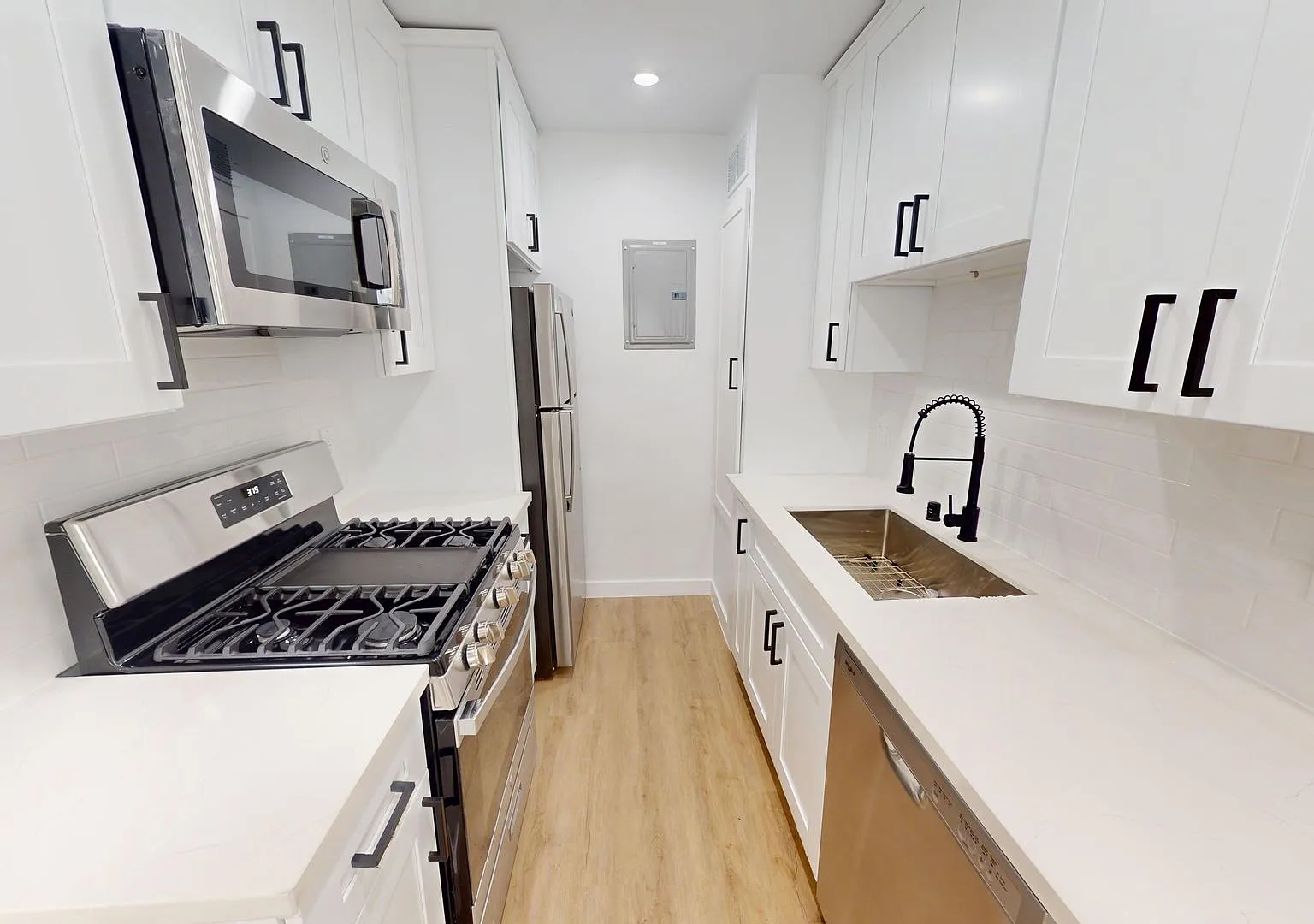Welcome Home || Newly Upgraded Weho Apt || Free Rent! — Photo 3