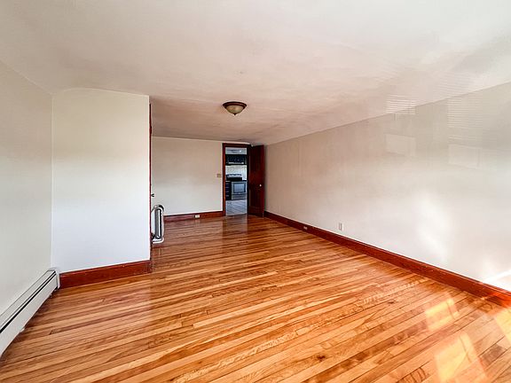 3rd image of 190-192 Juniper St #3