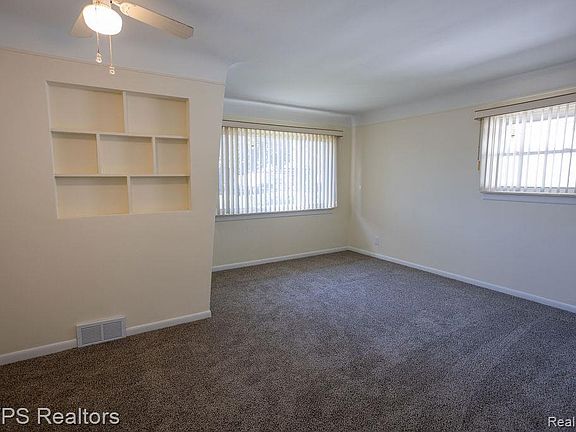 3rd image of 24882 Lambrecht Ave
