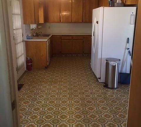 5th image of 230 Electric St
