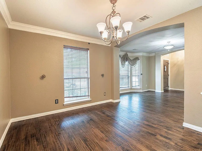 1169 London Dr — Photo 6
