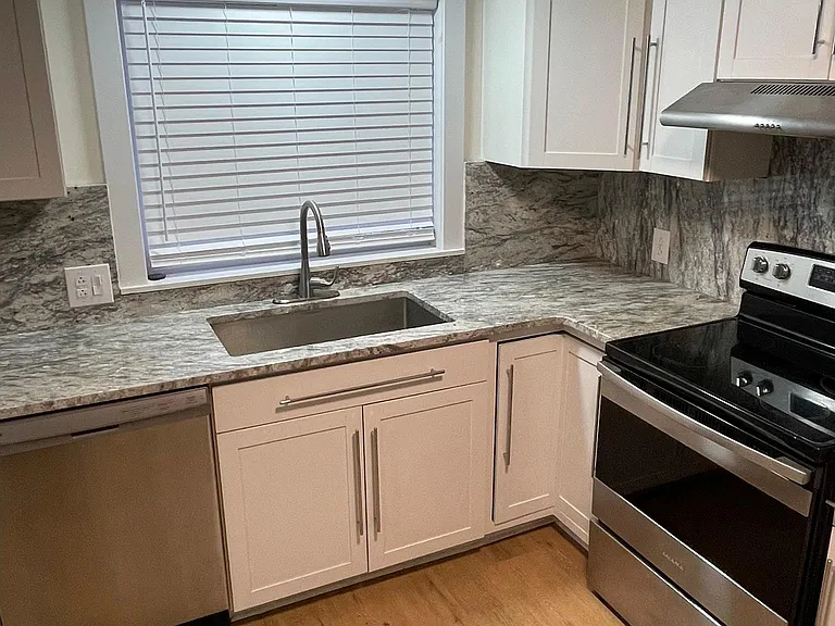 119 E Wilson St — Photo 32
