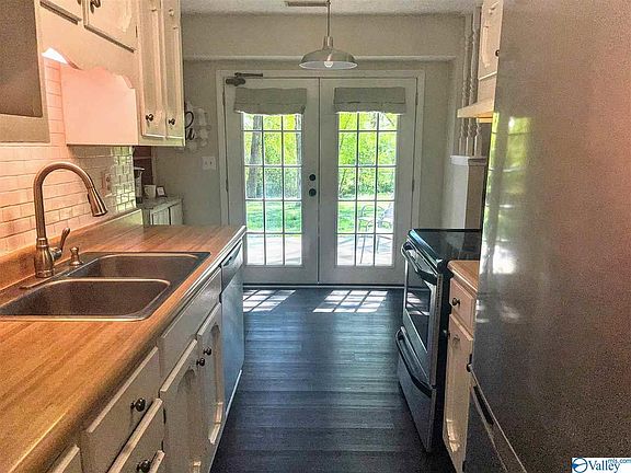5th image of 1042 Branscomb Cir SE