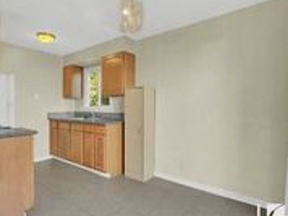 5th image of 133 Denton Ct #A