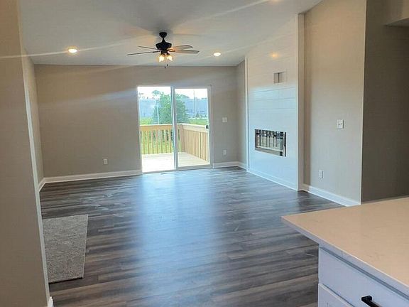 3rd image of 101 Churchill Dr