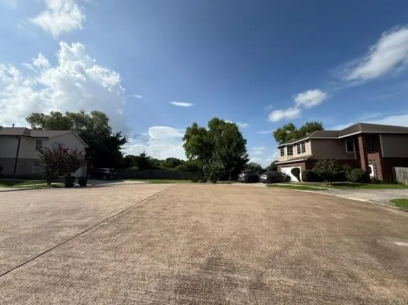2410 Ranna Ct, Sugar Land, TX 77498